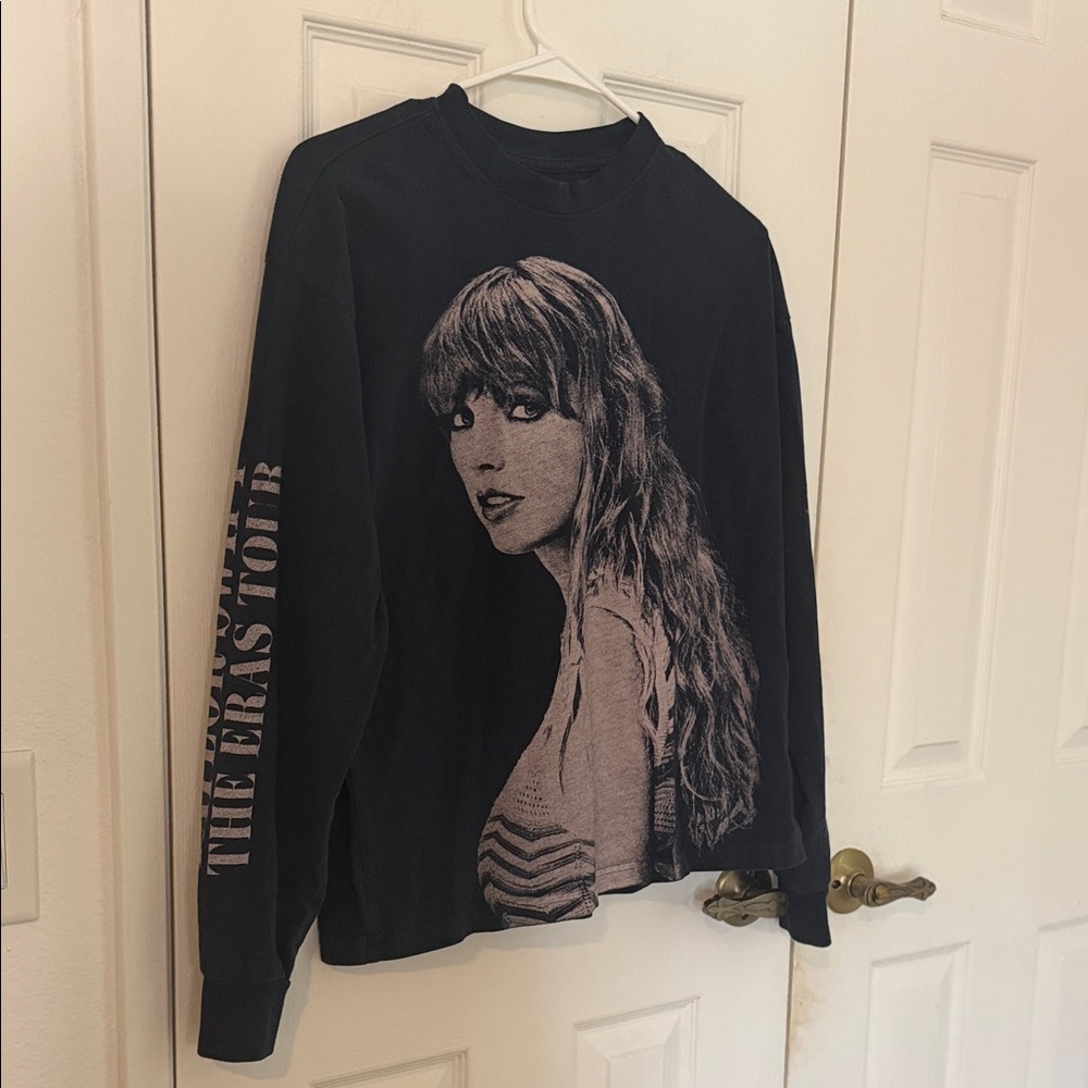 Taylor Swift Black Long Sleeve Graphic Tee - Picture 3 of 6
